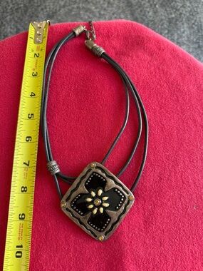 black tone fashion necklace